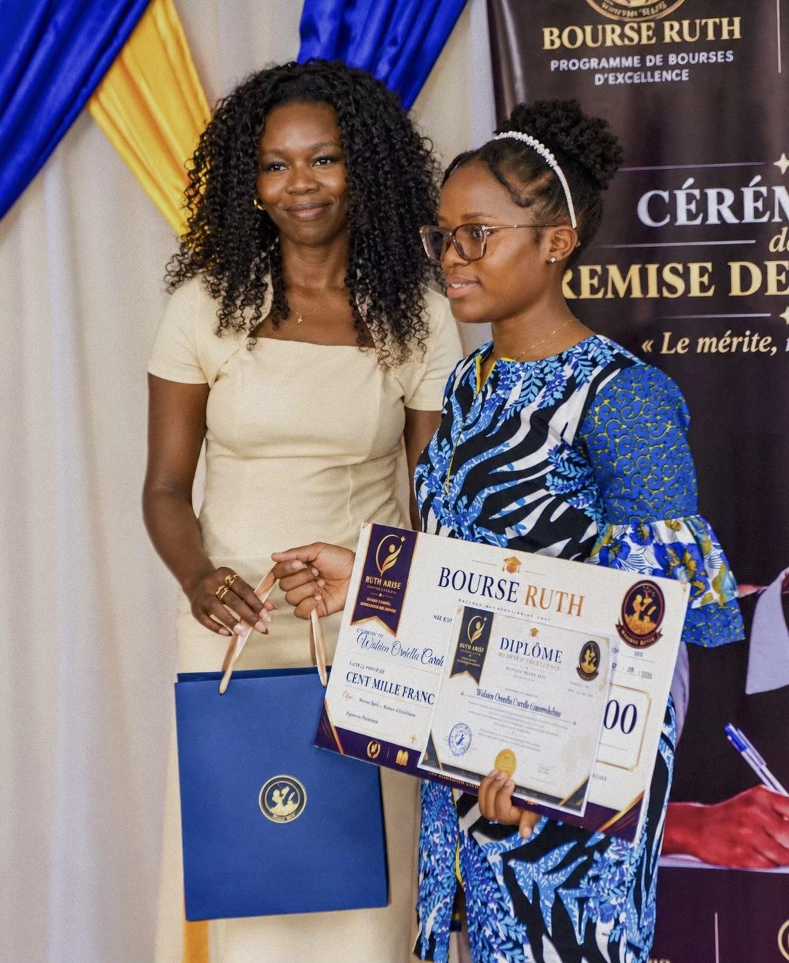 La Présidente Fondatrice et Ornela, lauréate du Prix Ruth Excellence